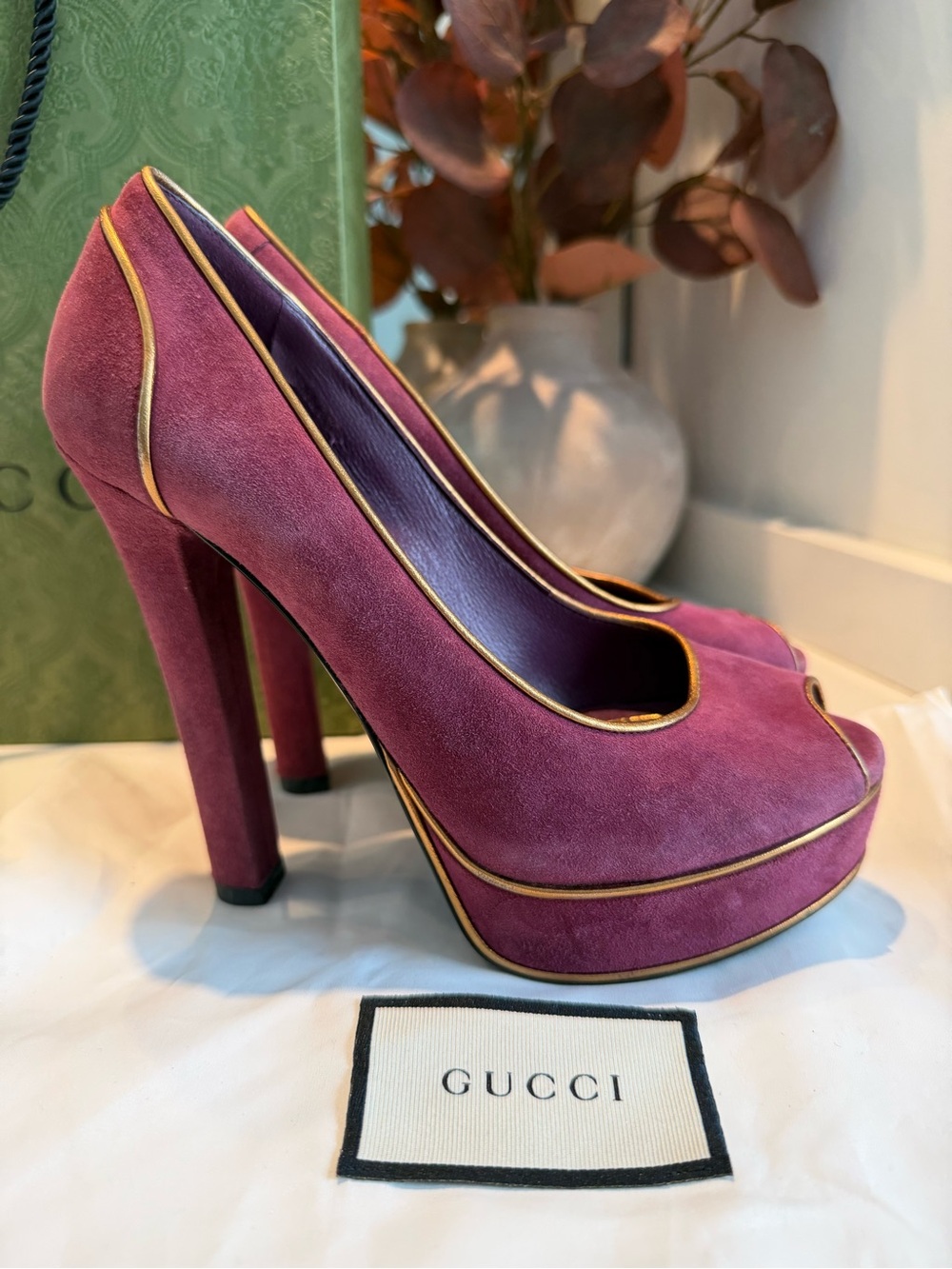 Gucci Purple Suede Peep-Toe Platform Pumps with Gold Piping - Picture 4 of 12